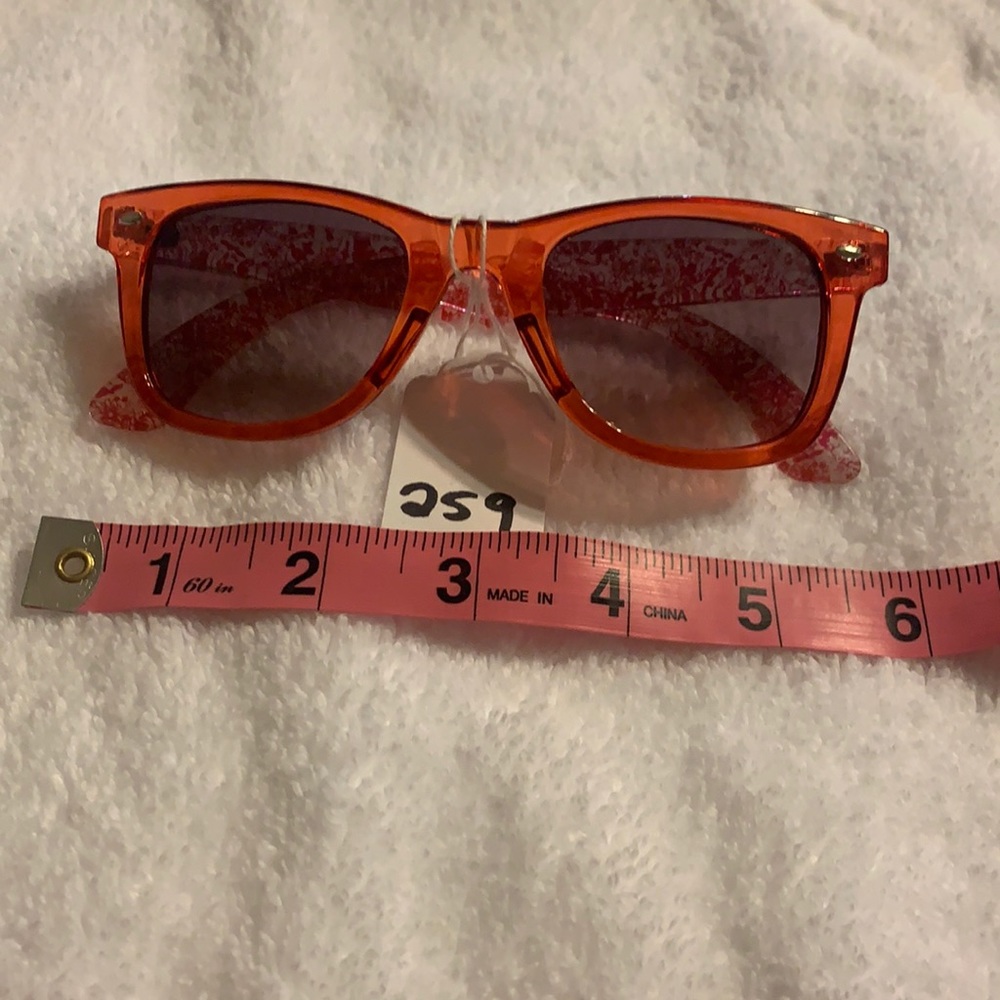 RETRO CHIC SUNGLASSES